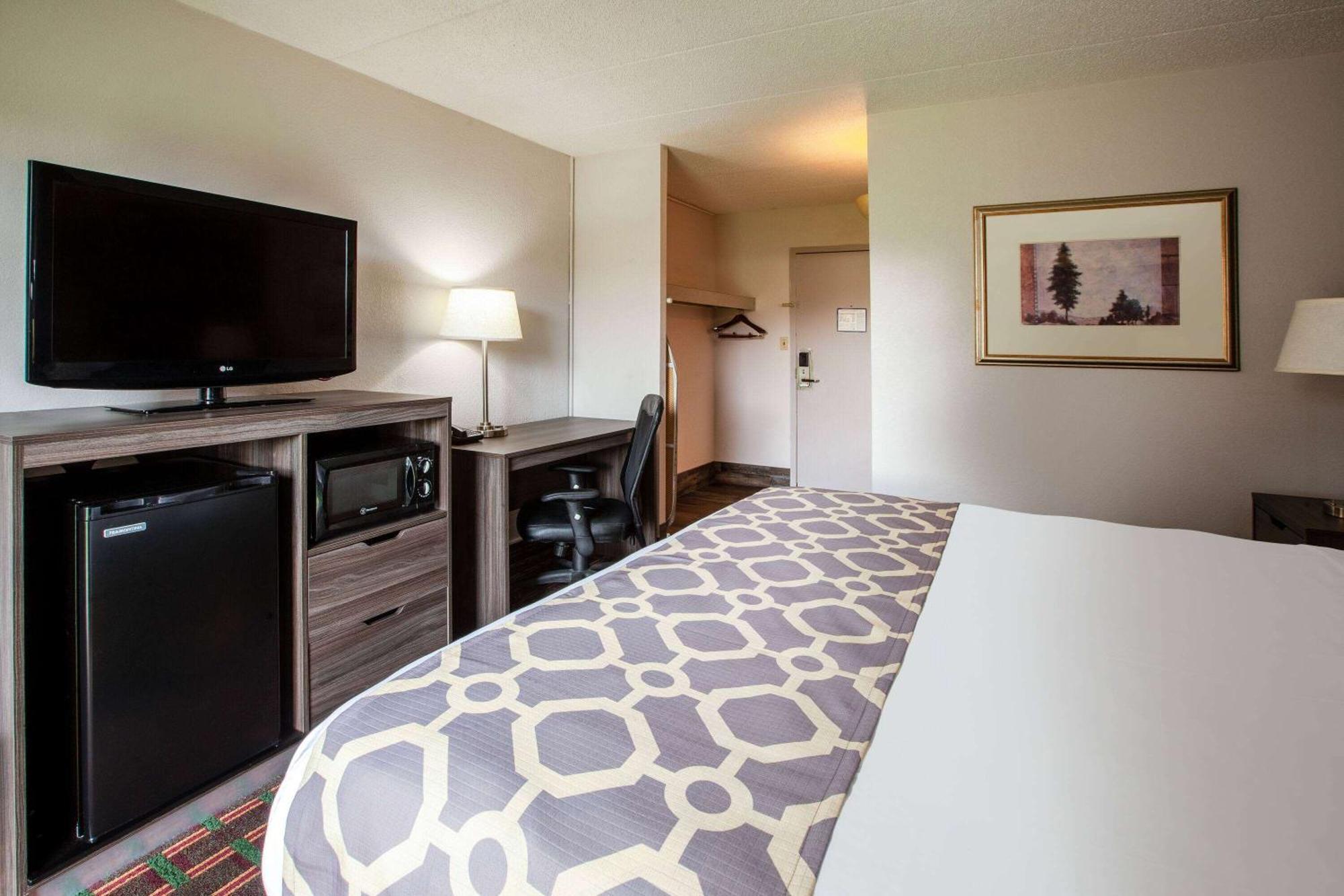 Motel Baymont By Wyndham Northwood Exterior foto
