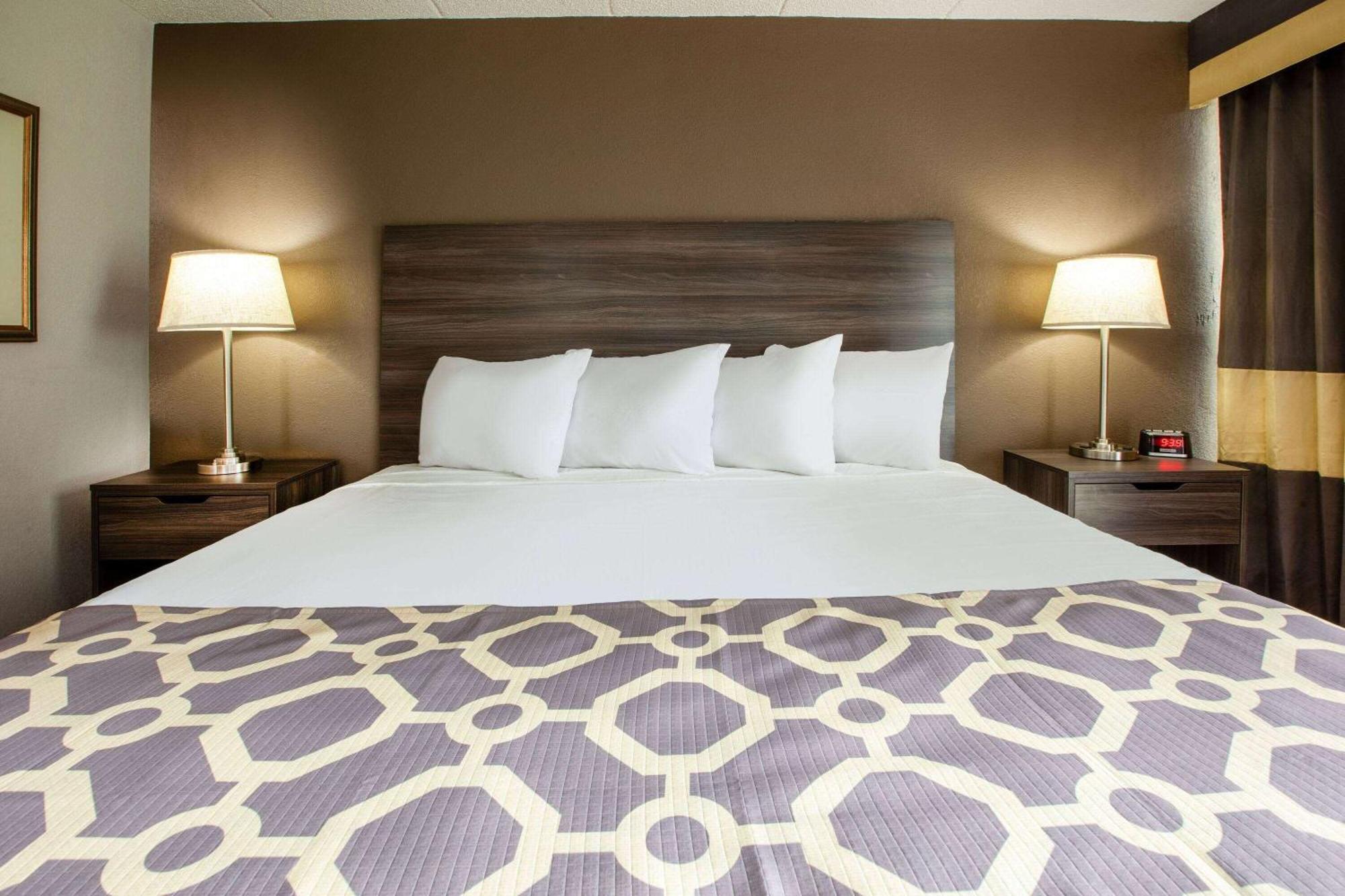 Motel Baymont By Wyndham Northwood Exterior foto